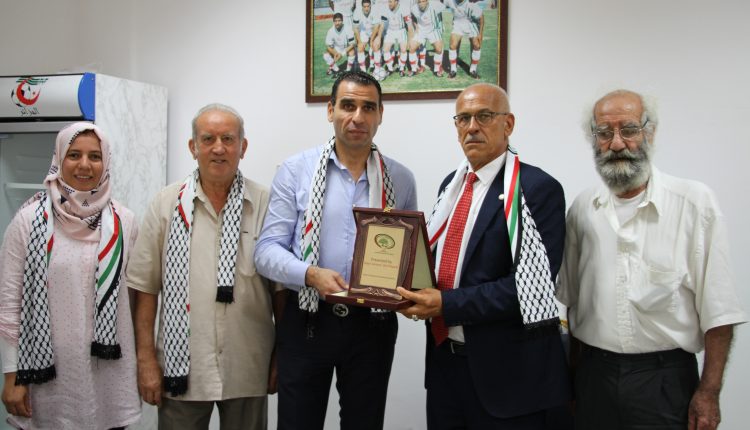 الفاف تكرُم  المنتخب الفلسطيني الأولمبي