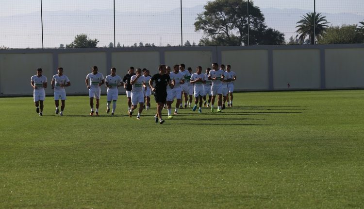 المنتخب الوطني يطير إلى الكاميرون