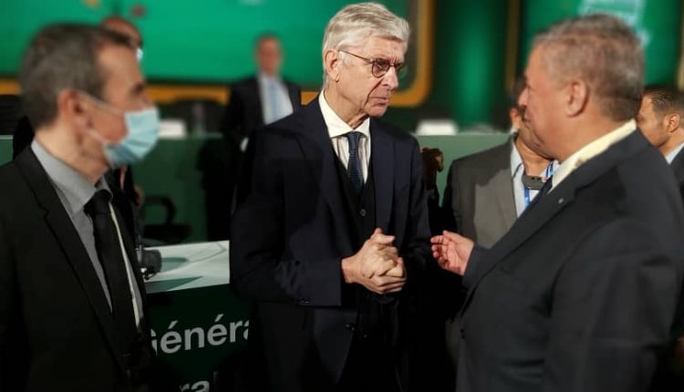 AGEX DE LA CAF : LA DÉLÉGATION DE LA FAF ÉCHANGE AVEC ARSÈNE WENGER