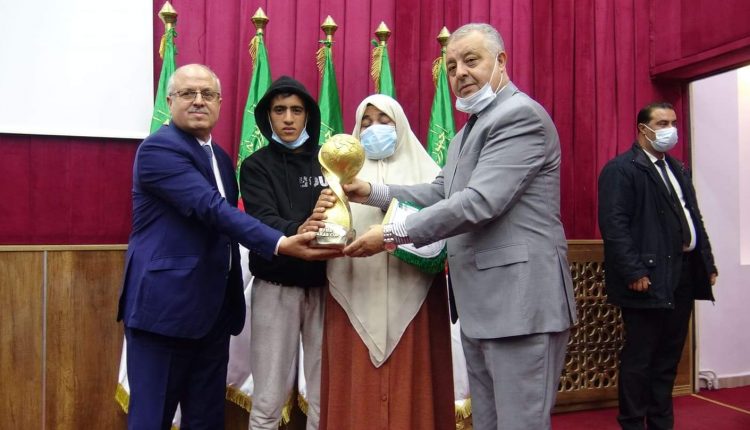 LA COUPE ARABE CHEZ LA FAMILLE DU DEFUNT SOFIANE LOUKAR