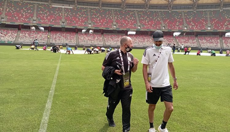 CAN TOTALENERGIES – CAMEROUN 2021 :BELMADI ET MAHREZ DECOUVRENT LA PELOUSE DU STADE JAPOMA