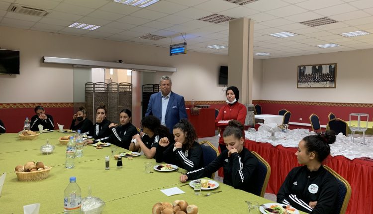 ÉLIMINATOIRES CAN TOTALENERGIES 2022 : LE PRÉSIDENT DE LA FAF REND VISITE À LA SÉLECTION NATIONALE FÉMININE