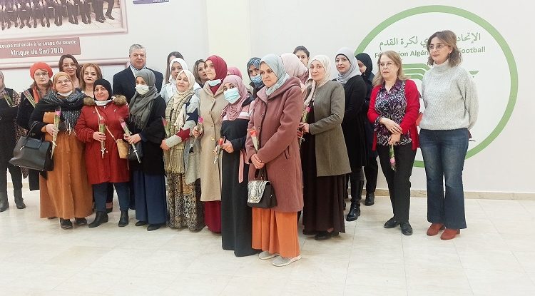 LE PRÉSIDENT CHARAF-EDDINE HONORE LE PERSONNEL FEMININ DE LA FAF