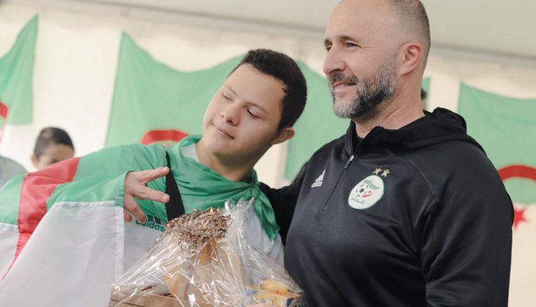 EQUIPE NATIONALE : DJAMEL BELMADI CHEZ LES ENFANTS ATTEINTS DE LA TRISOMIE 21