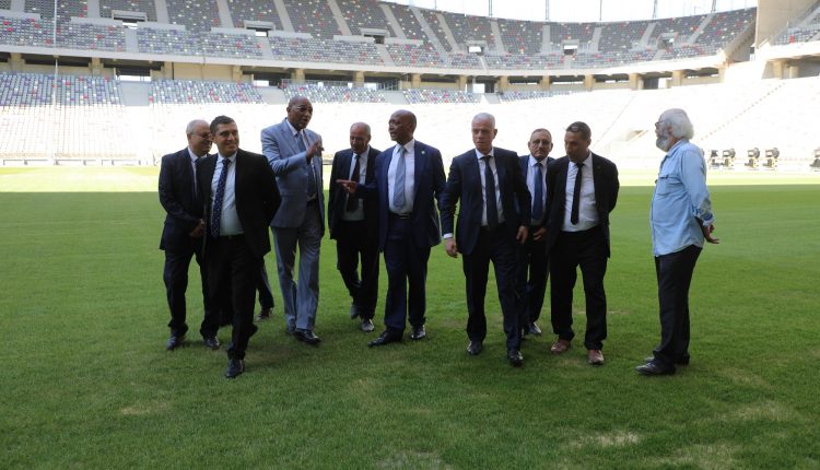 CAF – FAF : LE PRÉSIDENT MOTSEPE VISITE LES STADES DE BARAKI ET DE DOUERA