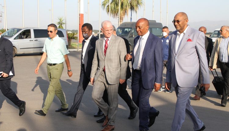 LE PRESIDENT ZEFIZEF ACCUEILLE PATRICE MOTSEPE A ALGER