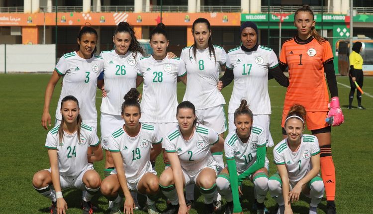 المنتخب الوطني النسوي يحط الرحال بمطار أنتيبي تحسبا لمواجهة أوغندا